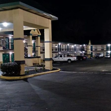 Super 8 By Wyndham Columbia Motel Exterior photo