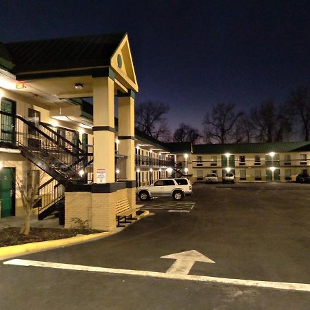 Super 8 By Wyndham Columbia Motel Exterior photo