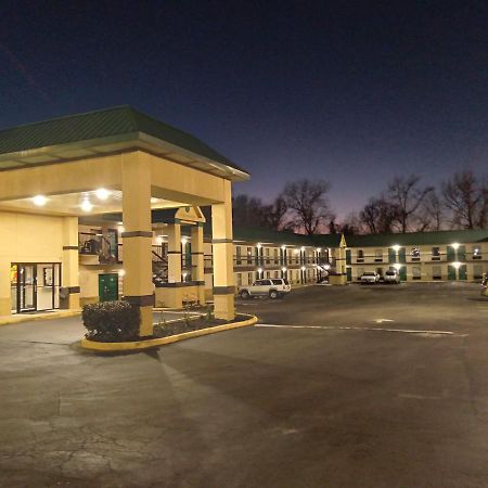 Super 8 By Wyndham Columbia Motel Exterior photo